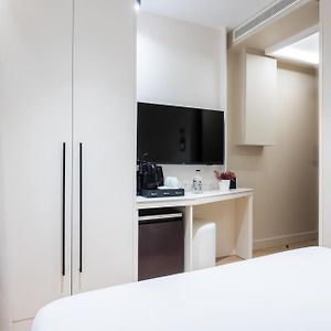 Basic Kamer met een King Size Bed